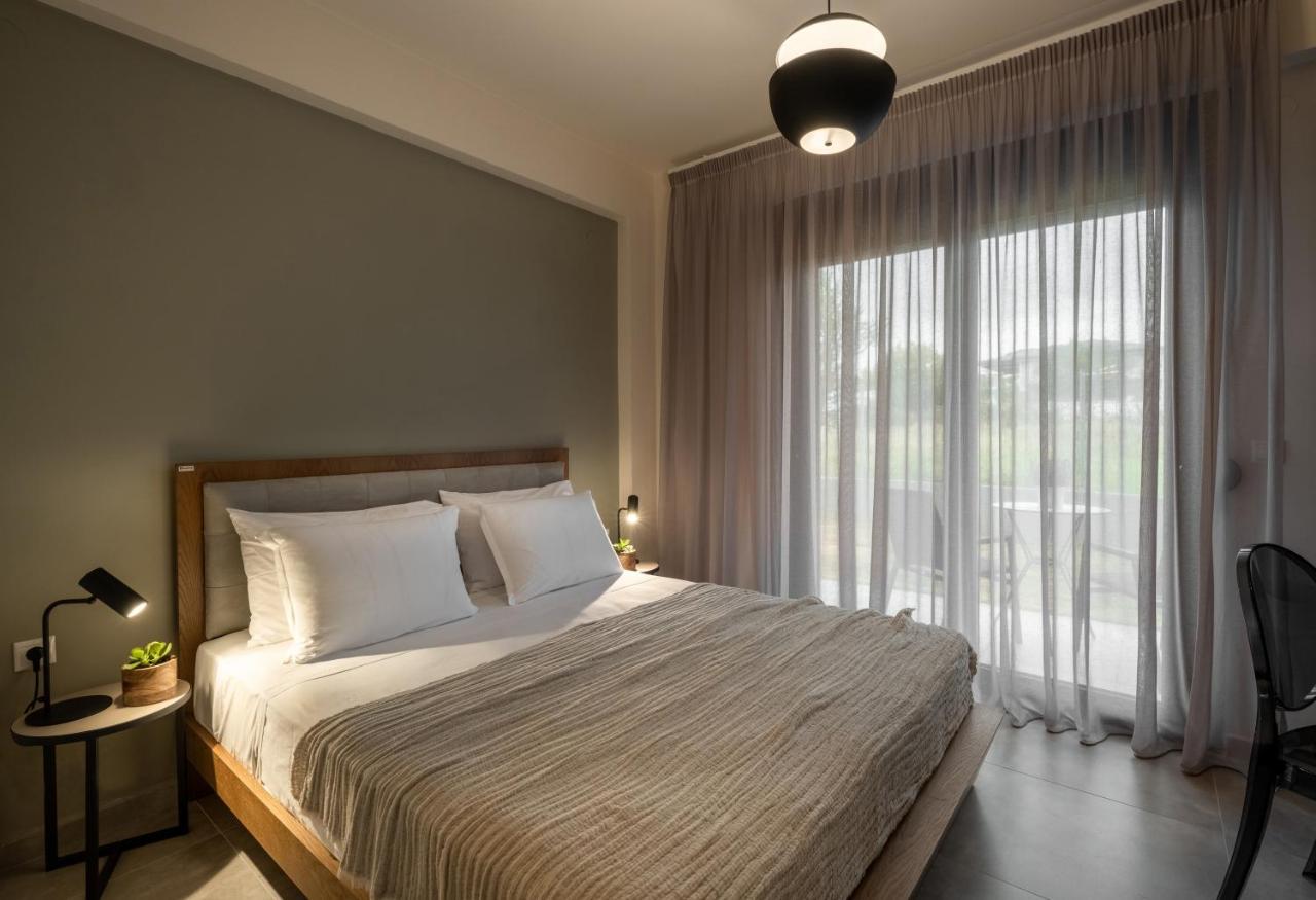 Iris Suites Nikiti Eksteriør bilde